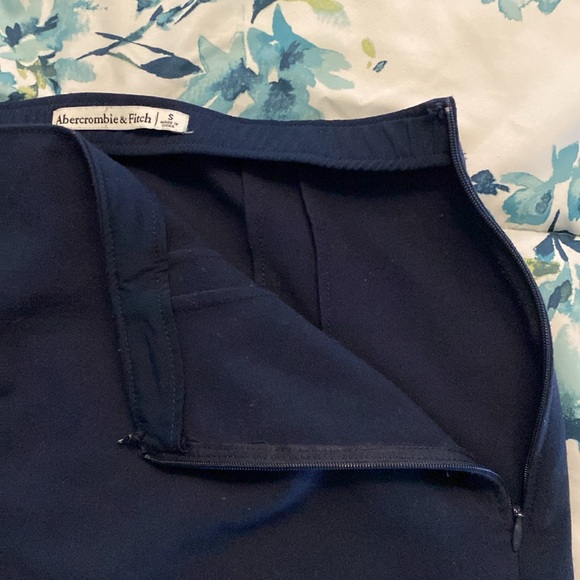 Abercrombie & Fitch navy blue mini skirt - Picture 3 of 3